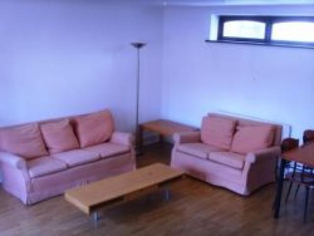 			VIEWINGS HIGHLY RECOMMENDED!, 3 Bedroom, 1 bath, 1 reception Flat			 Pember Road, KENSAL GREEN